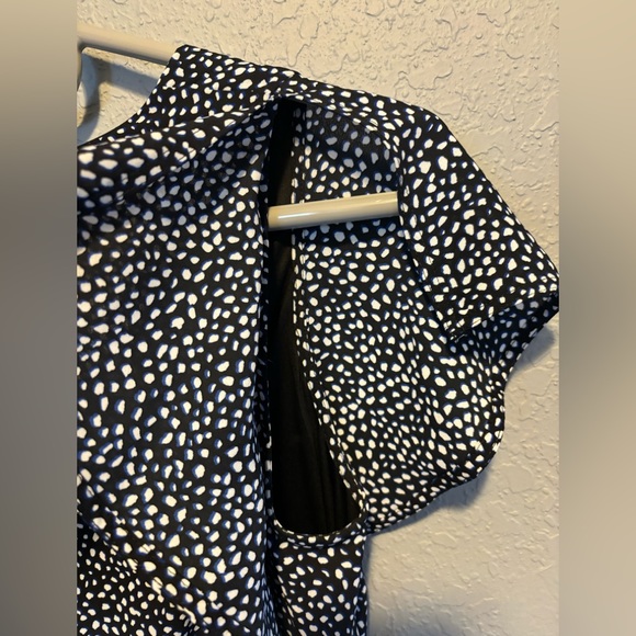 Express polka dot black blue and white dress with split sleeves size medium - Picture 3 of 5